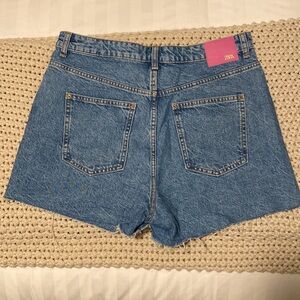 Zara 7147/023/427 High-Rise Jean Shorts, Size 8